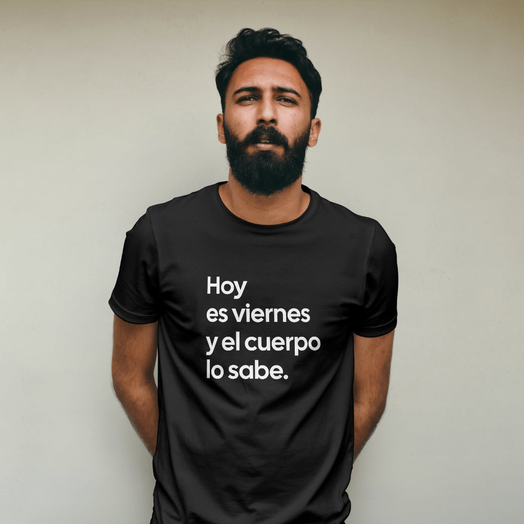 Esticky “Hoy es viernes y el cuerpo lo sabe” Spanish phrase t-shirt, view 3